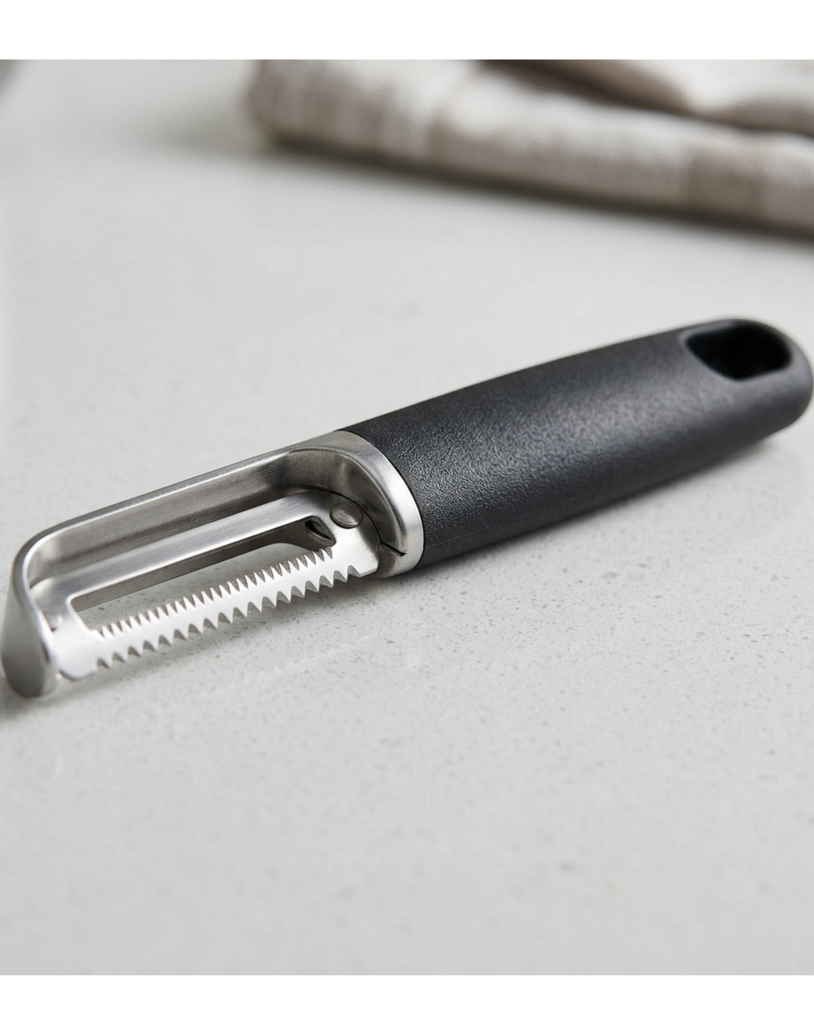 Zonva Stainless Steel Serrated Peeler Matte Black Grip